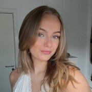 Caroline 37 Miami